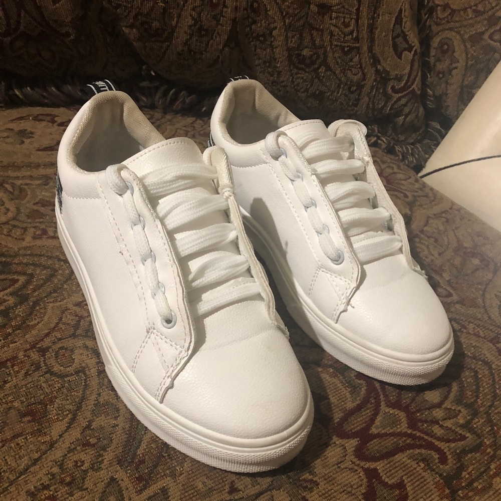 White fashion sport tennis shoes